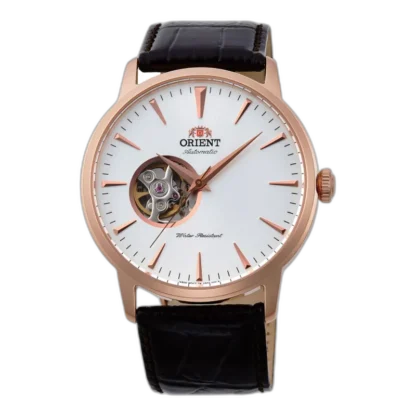 Zegarek Orient Classic Automatic FAG02002W0 z automatycznym mechanizmem, białą tarczą typu Open Heart z widocznym balansem, kopertą w kolorze różowego złota oraz brązowym paskiem ze skóry o fakturze krokodyla. Stylowy model łączący klasyczną formę z nowoczesnym akcentem.