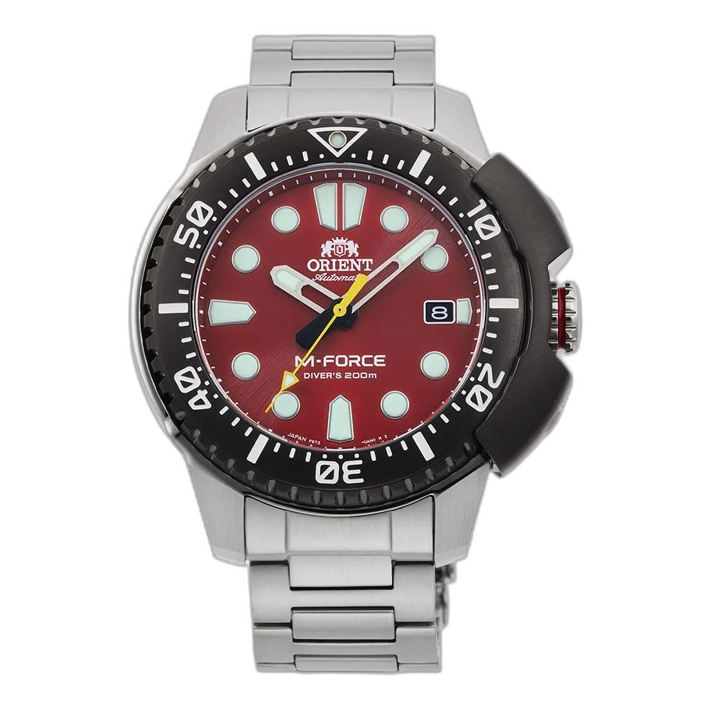 Zegarek Orient M-Force RA-AC0L02R00B z automatycznym mechanizmem, czerwoną tarczą i dużymi, luminescencyjnymi indeksami. Wyposażony w obrotową lunetę, osłonę koronki, datownik oraz wodoodporność 200 m – solidny zegarek dla nurków i miłośników outdooru.