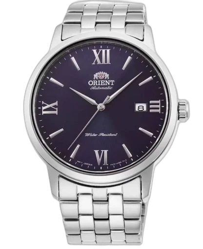 Zegarek Orient Classic Automatic RA-AC0F09L10B z automatycznym mechanizmem, niebieską tarczą ozdobioną rzymskimi indeksami (XII, VI, IX) oraz datownikiem na godzinie 3. Model w eleganckiej stalowej kopercie i na bransolecie, łączy tradycyjny styl z codzienną funkcjonalnością.