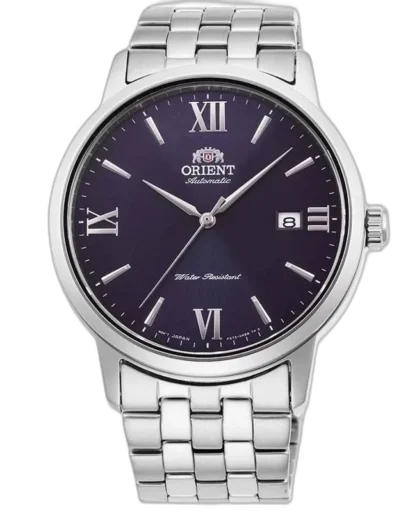 Zegarek Orient Classic Automatic RA-AC0F09L10B z automatycznym mechanizmem, niebieską tarczą ozdobioną rzymskimi indeksami (XII, VI, IX) oraz datownikiem na godzinie 3. Model w eleganckiej stalowej kopercie i na bransolecie, łączy tradycyjny styl z codzienną funkcjonalnością.