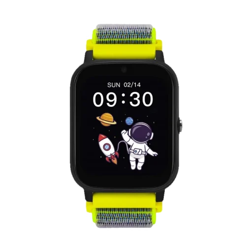 Nowoczesny smartwatch TECH 4G z zielonym paskiem na rzep, czarną kopertą i ekranem z motywem astronauty w kosmosie. Funkcjonalny i stylowy zegarek dla dzieci.