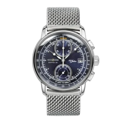 Zegarek Zeppelin 100 Jahre 8670M-3 z granatową tarczą i eleganckim srebrnym stalowym paskiem typu mesh. Chronograf z funkcjami datownika i telemetru, ozdobiony detalami z okazji 100-lecia marki Zeppelin. Precyzyjne niemieckie wykonanie i stylowy, klasyczny design nawiązujący do lotniczego dziedzictwa.