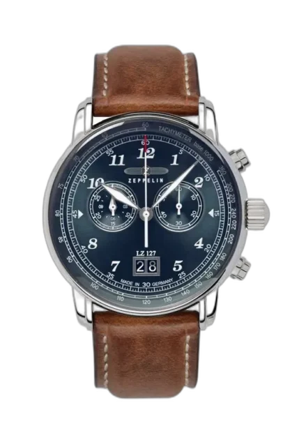 Elegancki zegarek Zeppelin LZ127 8682-3 z granatową tarczą i srebrnymi wskazówkami. Wyposażony w chronograf, datownik z dużym okienkiem przy godzinie 6 i funkcję tachometru. Stalowa koperta kontrastuje z brązowym skórzanym paskiem, dodając klasy i stylu. Precyzyjne wykonanie w niemieckim stylu, idealne dla miłośników klasycznych i funkcjonalnych zegarków.