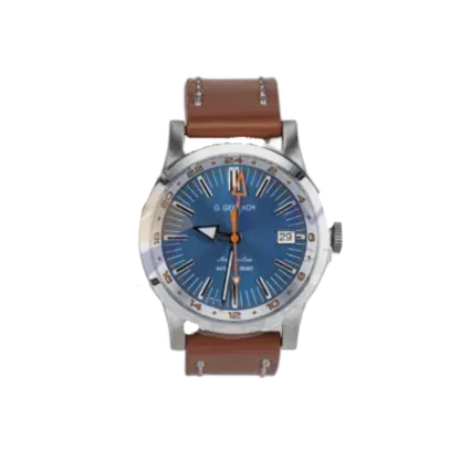 Zegarek męski G. Gerlach Navigator MK 3 GMT z niebieską tarczą o dynamicznym, sportowym designie. Wyraziste, pomarańczowe akcenty na wskazówkach oraz indeksach godzinowych nadają mu nowoczesnego charakteru i poprawiają czytelność. Na godzinie 3 znajduje się okienko datownika. Tarcza otoczona jest obrotowym pierścieniem z oznaczeniami 24-godzinnymi, co podkreśla funkcję GMT, idealną dla podróżników i osób zarządzających czasem w różnych strefach czasowych. Koperta ze stali nierdzewnej o srebrnym wykończeniu komponuje się z brązowym skórzanym paskiem, dodając zegarkowi stylu retro w nowoczesnym wydaniu.