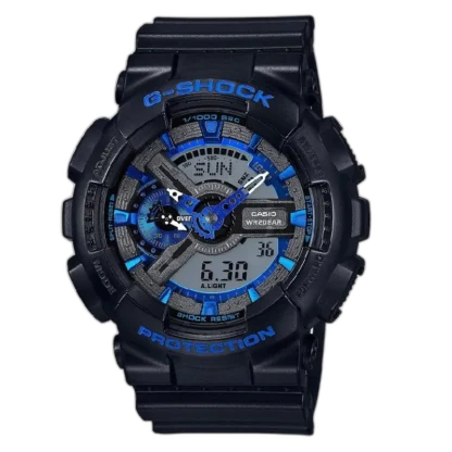 Męski zegarek Casio G-Shock GA-110CB-1AER z cyfrowo-analogowym wyświetlaczem, czarną kopertą i niebieskimi detalami. Wytrzymała konstrukcja odporna na wstrząsy, wodoodporność 20 ATM oraz precyzyjny mechanizm. Idealny model dla aktywnych osób ceniących styl i funkcjonalność.