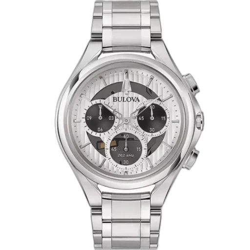 Zegarek Bulova 96A301 to wyjątkowy model łączący zaawansowaną technologię z eleganckim designem. Wyposażony w mechanizm o częstotliwości 262 kHz, gwarantuje niezwykłą precyzję i niezawodność. Jasna tarcza w połączeniu z czarnymi sub-tarczami i stalową bransoletą tworzy nowoczesny, ale elegancki wygląd. Chronograf i odporność na wodę do 30 metrów czynią go praktycznym wyborem na co dzień, idealnym dla osób szukających zegarka łączącego styl z funkcjonalnością.