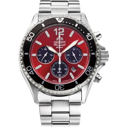 Zegarek Orient RA-TX0207R10B to dynamiczna propozycja dla mężczyzn ceniących sportowy styl i precyzję. Model wyróżnia się intensywnie czerwoną tarczą z trzema kontrastującymi subtarczami chronografu, osadzonymi w masywnej stalowej kopercie. Szeroka luneta z oznaczeniami nurkowymi i solidna bransoleta podkreślają jego męski charakter. Wodoszczelność do 200 metrów oraz datownik na godzinie 4 czynią go idealnym wyborem zarówno na co dzień, jak i do aktywności wodnych. To funkcjonalny zegarek z wyrazistym designem, który przyciąga wzrok i zapewnia niezawodność.