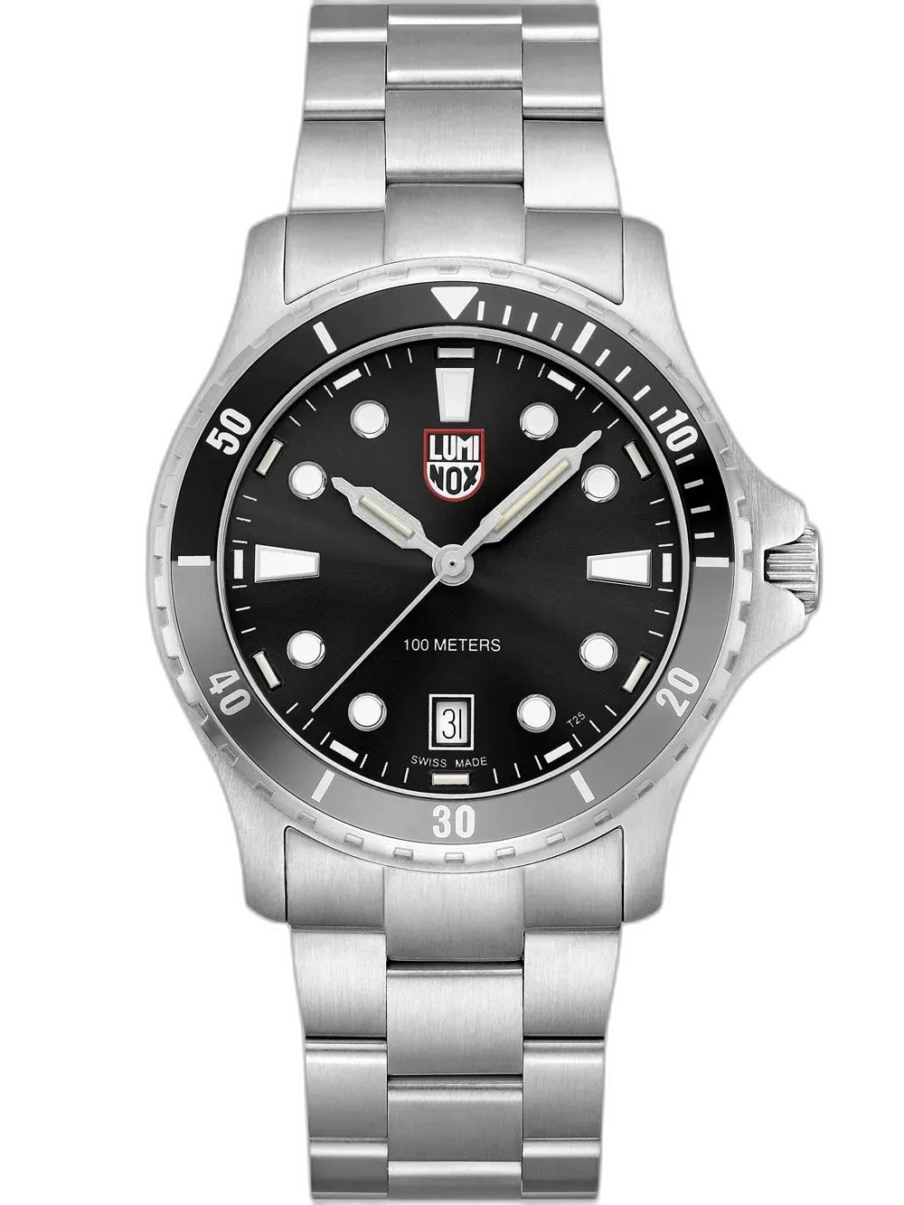 Zegarek Luminox XS.0941 Sport Timer to elegancki model o średnicy 40 mm, łączący klasyczny styl z wytrzymałością charakterystyczną dla marki Luminox. Koperta i bransoleta wykonane ze stali szlachetnej nadają mu uniwersalny, ponadczasowy wygląd. Czarna tarcza z wyrazistymi indeksami oraz datownikiem na godzinie 6 zapewnia czytelność i funkcjonalność. Zegarek jest wodoodporny do 100 metrów, co czyni go idealnym wyborem na co dzień – zarówno do pracy, jak i na luźniejsze okazje. Świetna propozycja dla osób ceniących solidność i subtelny sportowy charakter.
