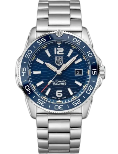 Zegarek Luminox XS.3104 Pacific Diver Automatic to stylowy i funkcjonalny model z automatycznym mechanizmem. Niebieska tarcza z subtelnym wzorem fal przyciąga wzrok, a stalowa bransoleta podkreśla jego elegancki charakter. Wodoszczelność do 200 metrów oraz wyraziste indeksy czynią go idealnym wyborem zarówno na co dzień, jak i do nurkowania.