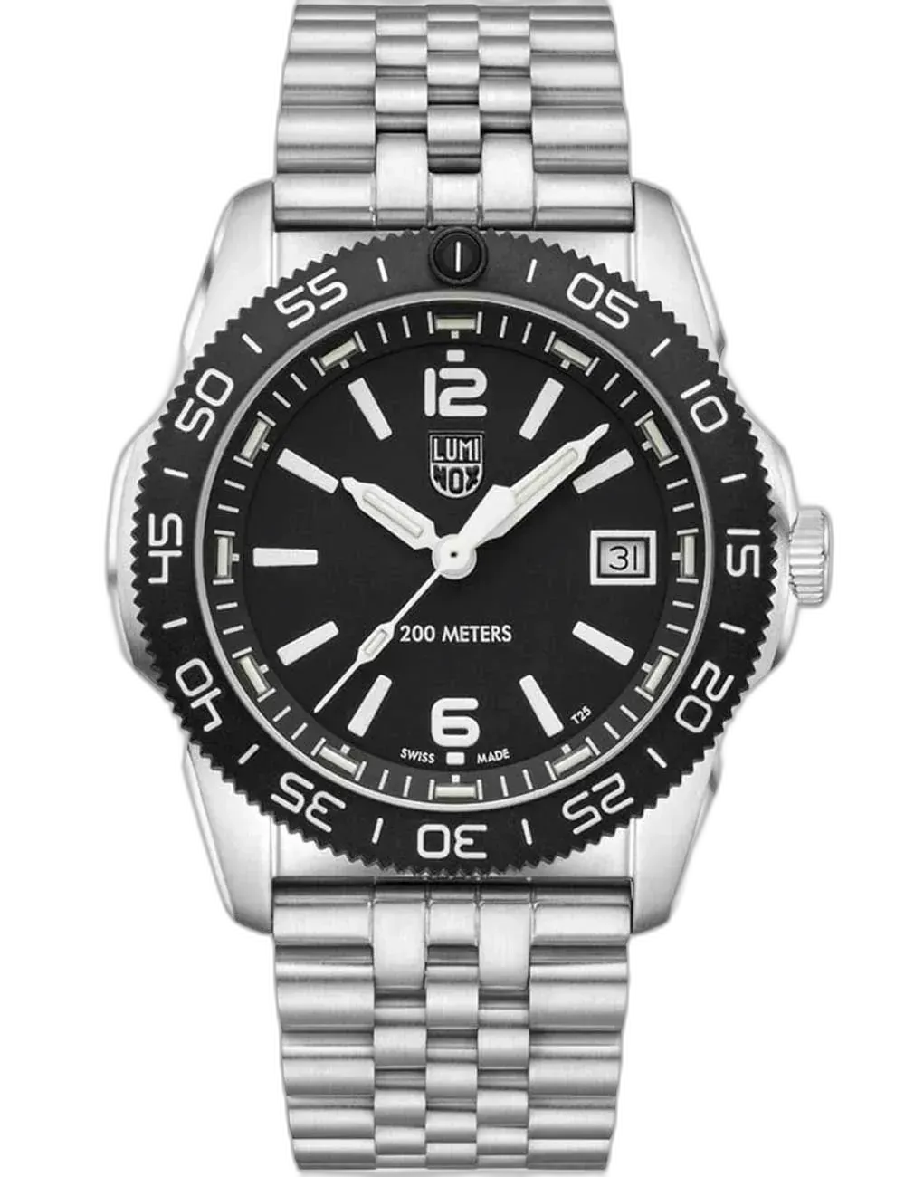 Pacific Diver to elegancki model unisex o kompaktowej kopercie 39 mm, który łączy sportowy styl z ponadczasową klasyką. Czarna tarcza z wyraźnymi indeksami i datownikiem zapewnia doskonałą czytelność, a stalowa bransoleta typu jubilee podkreśla jego uniwersalny charakter. Dzięki wodoodporności do 200 metrów i jednostronnie obracającemu się bezelowi model sprawdzi się również jako zegarek do nurkowania rekreacyjnego. To doskonały wybór dla osób ceniących niezawodność, szwajcarską precyzję i wyważone proporcje.