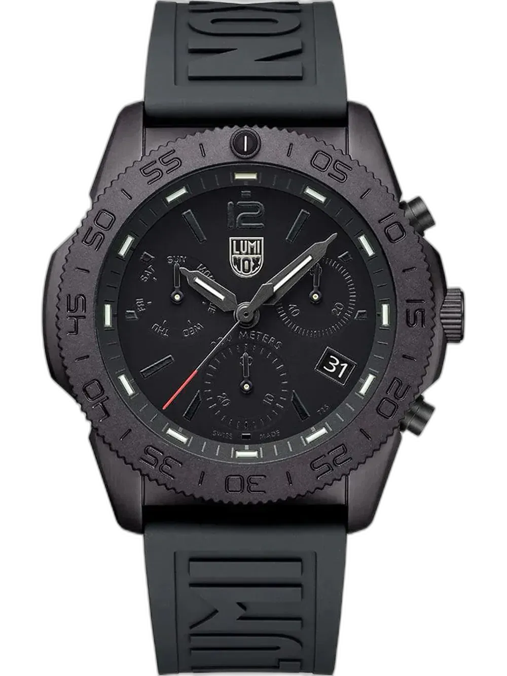 Zegarek Luminox XS.3141.BO.1 Pacific Diver Chronograph to model typu „blackout”, który łączy taktyczny styl z funkcjonalnością na najwyższym poziomie. Czarna koperta ze stali nierdzewnej o średnicy 44 mm i dopasowany silikonowy pasek tworzą spójną, nowoczesną całość. Czarna tarcza z trzema subtarczami oraz datownikiem została zaprojektowana z myślą o dyskretnej elegancji i przejrzystości. Wodoodporność do 200 metrów oraz funkcja chronografu sprawiają, że zegarek doskonale sprawdzi się zarówno w codziennym użytkowaniu, jak i podczas aktywności outdoorowych. Idealny wybór dla osób ceniących minimalizm i precyzję.