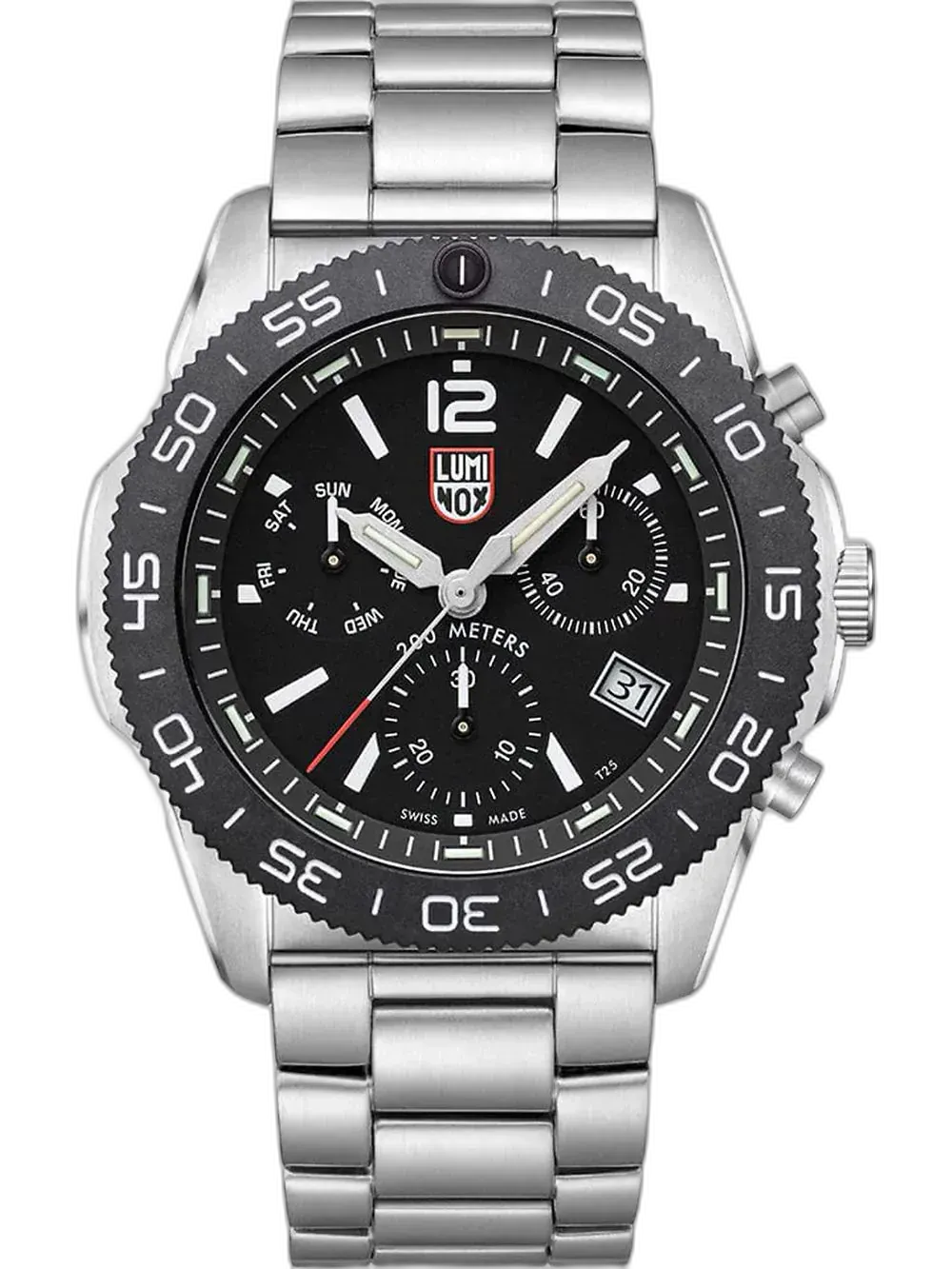 Zegarek Luminox XS.3142 Pacific Diver Chronograph to sportowo-elegancki model stworzony z myślą o aktywnych mężczyznach ceniących funkcjonalność i niezawodność. Stalowa koperta o średnicy 44 mm połączona z dopasowaną bransoletą zapewnia solidność i wytrzymałość. Czarna tarcza z trzema subtarczami i datownikiem jest czytelna i idealna do codziennego użytku. Obrotowy bezel i wodoodporność do 200 metrów sprawiają, że zegarek świetnie sprawdzi się także podczas nurkowania czy sportów wodnych. To uniwersalna propozycja, która łączy precyzję, styl i trwałość.