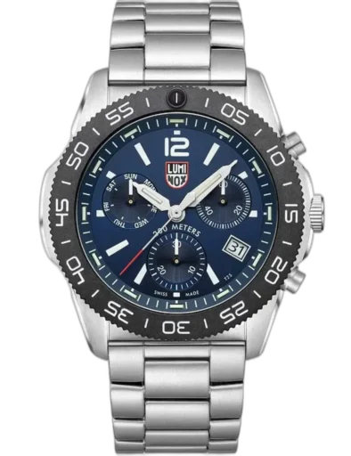 Zegarek Luminox XS.3144 Pacific Diver Chronograph to zaawansowany czasomierz dla mężczyzn ceniących sportowy styl i funkcjonalność. Wyposażony w stalową kopertę o średnicy 44 mm i obrotowy bezel, łączy elegancję z wytrzymałością. Granatowa tarcza z trzema subtarczami i białymi indeksami zapewnia czytelność i profesjonalny wygląd, a wodoszczelność na poziomie 200 metrów sprawia, że idealnie sprawdzi się podczas aktywności wodnych. Chronograf i datownik zwiększają jego praktyczność, a solidna bransoleta z nierdzewnej stali dodaje prestiżu i komfortu codziennego użytkowania.