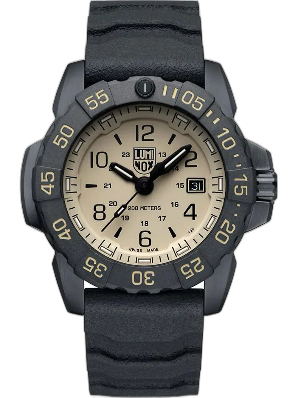 Zegarek Luminox XS.3251.CB.NSF.SET Navy Seal Foundation to wyjątkowy model stworzony z myślą o ekstremalnych warunkach i wspieraniu elitarnej jednostki Navy SEAL. Jego piaskowa tarcza z czarnymi indeksami i wskazówkami zapewnia doskonałą czytelność, a masywna koperta z Carbonoxu i beżowe akcenty nadają mu wojskowy, taktyczny charakter. Model wyróżnia się wodoodpornością do 200 metrów, jednostronnie obrotowym bezelem oraz mechanizmem kwarcowym Swiss Made. To limitowana edycja z logotypem fundacji Navy SEAL, idealna dla kolekcjonerów i osób poszukujących niezawodnego narzędzia w każdych warunkach.