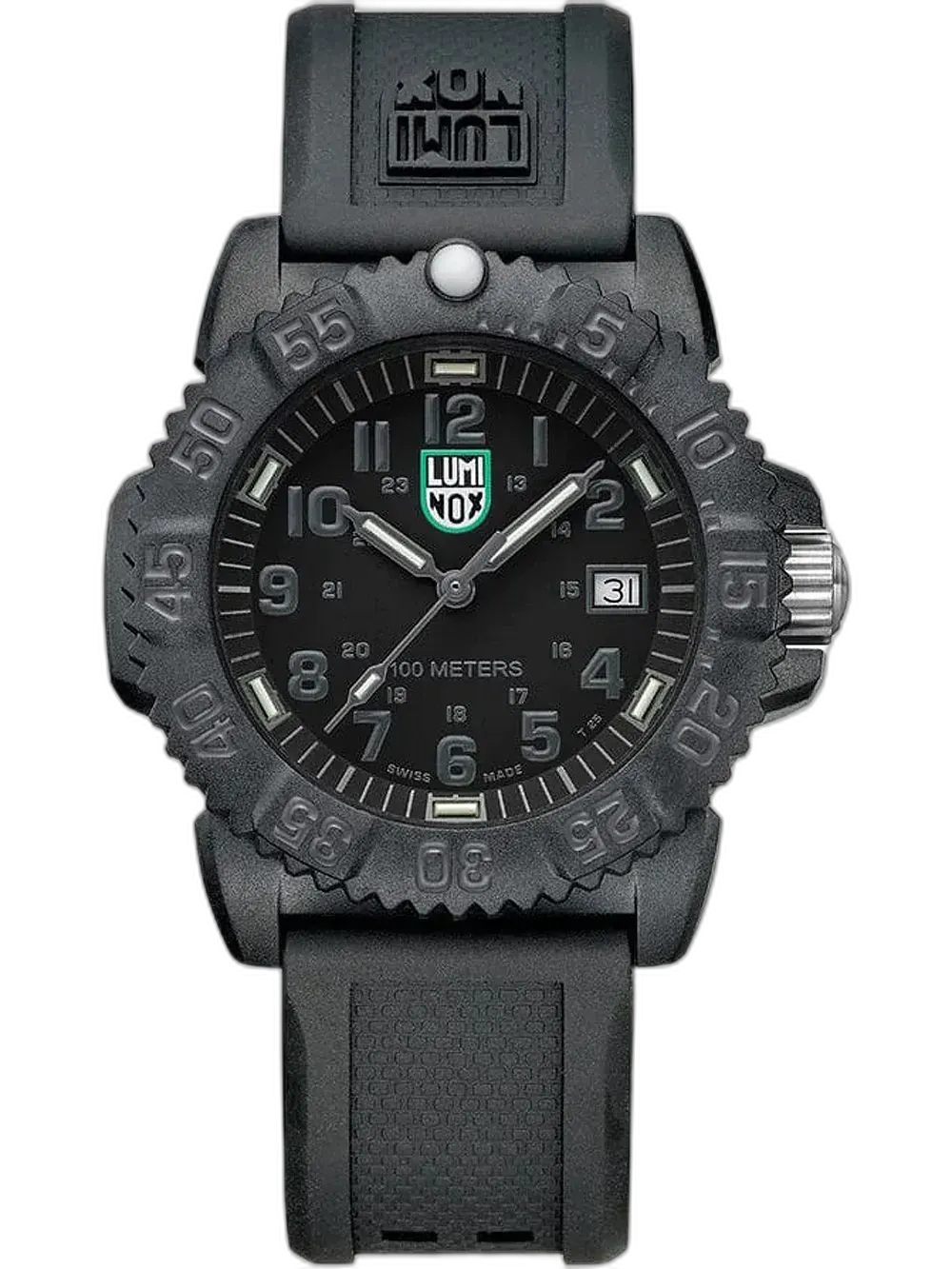 Zegarek Luminox X2.2072 Sea Lion to kompaktowy model o średnicy 37 mm, idealny dla osób preferujących mniejsze koperty i dyskretny wygląd. Czarna matowa tarcza i bezel współgrają z wytrzymałą gumową bransoletą, tworząc spójną, taktyczną estetykę. Dzięki klasie wodoszczelności 10 ATM świetnie sprawdza się w codziennym użytkowaniu i aktywnościach na świeżym powietrzu. Jego subtelny, a jednocześnie wyrazisty design z podświetleniem LLT gwarantuje czytelność w każdych warunkach.