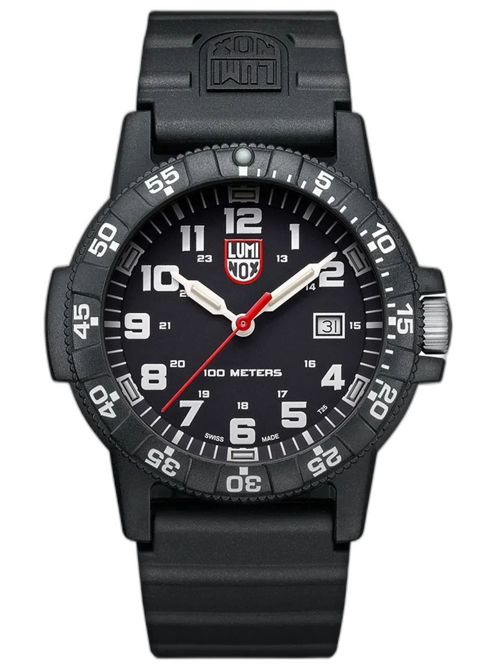 Zegarek Luminox XS.0321 Leatherback Sea Turtle Giant to wytrzymały model o średnicy 44 mm, zaprojektowany z myślą o codziennym użytkowaniu oraz aktywnościach outdoorowych. Posiada lekką i odporną kopertę wykonaną z materiału CARBONOX™, zapewniającą komfort noszenia. Czarna tarcza z wyraźnymi, białymi indeksami i czerwonym sekundnikiem gwarantuje doskonałą czytelność. Wodoszczelność na poziomie 10 ATM (100 metrów), obrotowy bezel oraz technologia LLT zapewniająca podświetlenie bez źródła światła czynią go praktycznym wyborem na co dzień i w terenie. Idealny dla osób szukających funkcjonalnego zegarka w solidnym wydaniu.