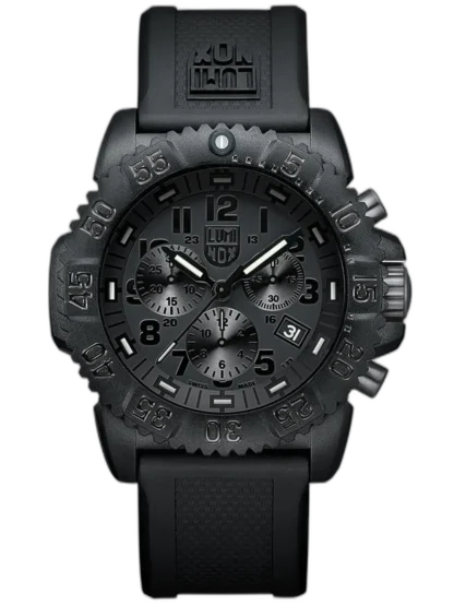Zegarek Luminox XS.3081.BO.F Colormark Chronograph to czarna, taktyczna elegancja w sportowym wydaniu. Jego matowa koperta, jednolita tarcza z trzema subtarczami i datownikiem oraz silikonowy pasek tworzą spójną, nowoczesną całość. Wodoszczelność 200 metrów i podświetlenie trytowe czynią go idealnym dla osób aktywnych i ceniących militarny styl.