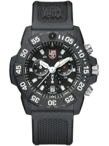 Zegarek Luminox XS.3581 Navy Seal Chronograph to taktyczny model zaprojektowany z myślą o profesjonalistach i pasjonatach outdooru. Czarna tarcza z trzema subtarczami i czerwonymi akcentami osadzona jest w wytrzymałej kopercie z CARBONOX™ o średnicy 45 mm. Zegarek wyposażono w precyzyjny chronograf, datownik oraz wodoszczelność do 200 metrów. Gumowy pasek z tłoczeniem Luminox zapewnia wygodę i trwałość w każdych warunkach. To niezawodny wybór dla osób szukających funkcjonalnego zegarka o militarnym charakterze i nowoczesnym wyglądzie.
