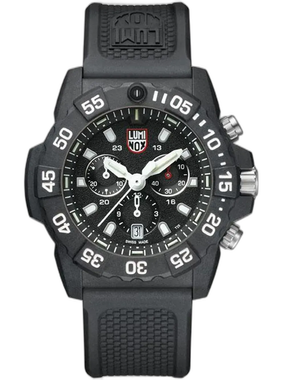 Zegarek Luminox XS.3581 Navy Seal Chronograph to taktyczny model zaprojektowany z myślą o profesjonalistach i pasjonatach outdooru. Czarna tarcza z trzema subtarczami i czerwonymi akcentami osadzona jest w wytrzymałej kopercie z CARBONOX™ o średnicy 45 mm. Zegarek wyposażono w precyzyjny chronograf, datownik oraz wodoszczelność do 200 metrów. Gumowy pasek z tłoczeniem Luminox zapewnia wygodę i trwałość w każdych warunkach. To niezawodny wybór dla osób szukających funkcjonalnego zegarka o militarnym charakterze i nowoczesnym wyglądzie.