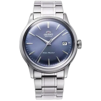 Zegarek Orient RA-AC0M10L30B z automatycznym mechanizmem, niebieską tarczą typu sunburst, datownikiem na godzinie 3 oraz smukłymi srebrnymi indeksami. Klasyczna stalowa bransoleta i koperta nadają mu wyrafinowany, ponadczasowy charakter.